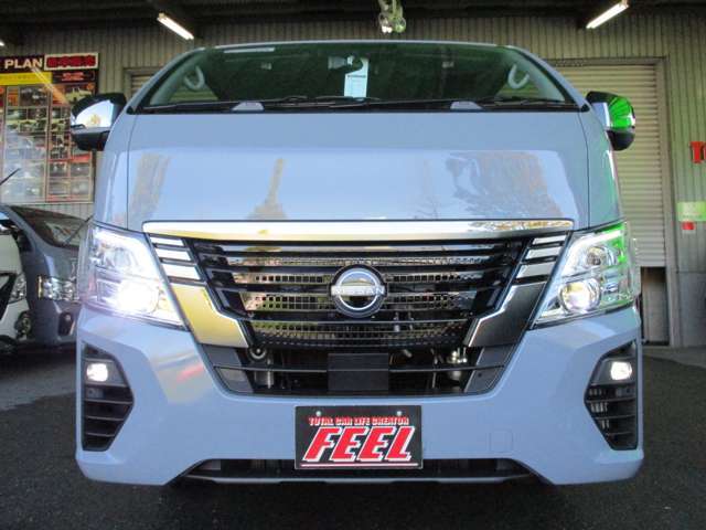 日産キャラバングランドプレミアムGX フロントグリルカメラ付き