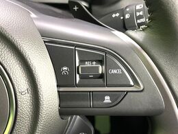 【アダプティブクルーズコントロール】高速道路での長距離走行が楽に！！自動で速度を保つクルーズコントロールが、衝突軽減システムと連携し、前方の車両を感知して車間を保つように速度調節してくれます！！