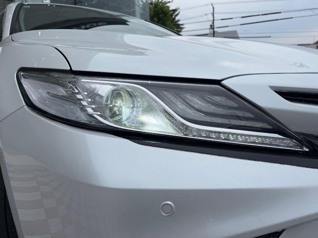 【LEDヘッドライト】悪天候や夜間走行時も良好な視界を確保し安心して運転できる高輝度LEDヘッドライトを装備！点灯速度が早く、消費電力も抑えられています。