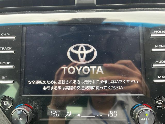 【メーカー純正ナビ】インテリアに溶け込むスタイリッシュな「専用設計」メーカーナビを装備♪視認性や操作性など基本性能にも優れ、より上質なカーライフをお楽しみいただけます。