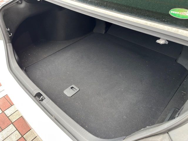 普段のお買い物や通勤、送迎等に十分な荷室スペースを確保しております。