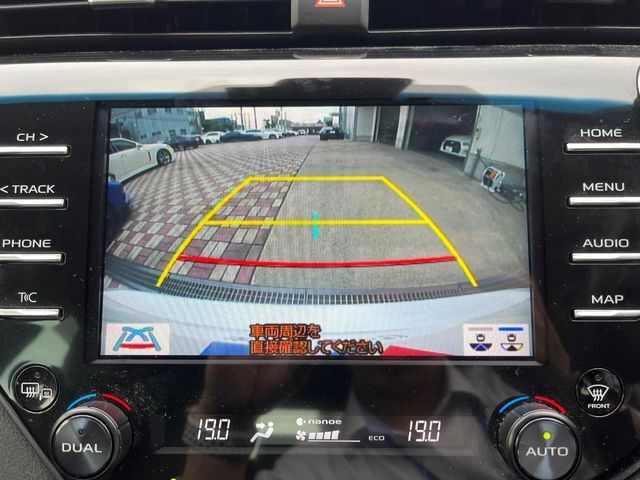 【バックカメラ】駐車時に後方がリアルタイム映像で確認できます。大型商業施設や立体駐車場での駐車時や、夜間のバック時に大活躍！運転スキルに関わらず、今や必須となった装備のひとつです！