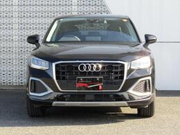 Audiの特徴シングルフレームグリルは力強さとエレガントな雰囲気を醸し出します。