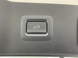 【運転席操作部】『運転席周辺の装備』の画像になります。快適なドライブを楽しむための機能が装備されています！運転席から触れるので使いやすいです！