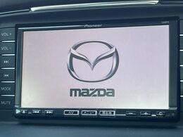 【メーカー純正ナビ】インテリアに溶け込むスタイリッシュな「専用設計」メーカーナビを装備♪視認性や操作性など基本性能にも優れ、より上質なカーライフをお楽しみいただけます。