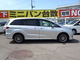 すべての車に外装のコーティングと各種ルームクリーニングを施工いたします！外装も内装も愛車はいつもピカピカキレイが気持ちいいですね♪