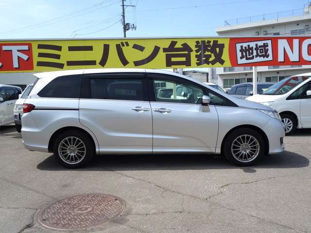 すべての車に外装のコーティングと各種ルームクリーニングを施工いたします！外装も内装も愛車はいつもピカピカキレイが気持ちいいですね♪