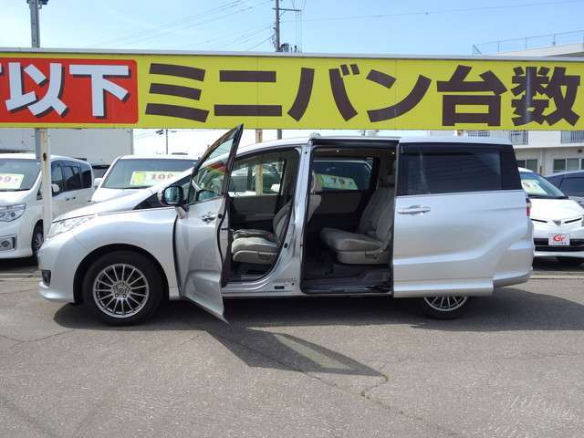 後部座席のドアを開けた画像です。スムーズに乗り降りが可能です♪