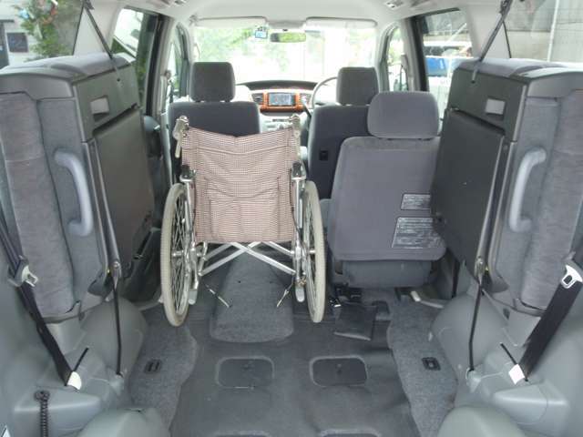 車両は少し離れた展示場にあります。不在の場合もありますのでご来店の際は事前にご連絡下さいませ。突然のご来店は対応出来ない場合があります。