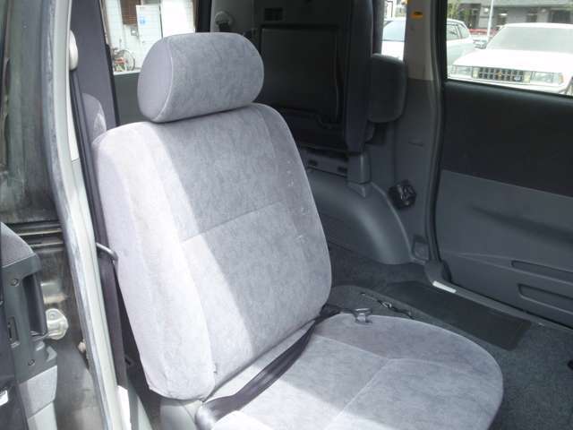 車両は少し離れた展示場にあります。不在の場合もありますのでご来店の際は事前にご連絡下さいませ。突然のご来店は対応出来ない場合があります。