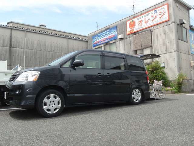 車両は少し離れた展示場にあります。不在の場合もありますのでご来店の際は事前にご連絡下さいませ。突然のご来店は対応出来ない場合があります。
