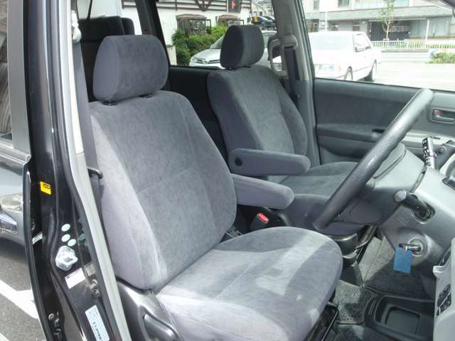 支払総額は名古屋市内登録、車検法定整備及車検に伴う交換部品、重量税、自賠責、自動車税、リサイクル料金も込みのお値段です。