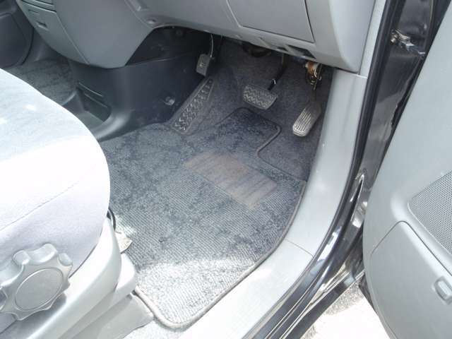 車両は少し離れた展示場にあります。不在の場合もありますのでご来店の際は事前にご連絡下さいませ。突然のご来店は対応出来ない場合があります。