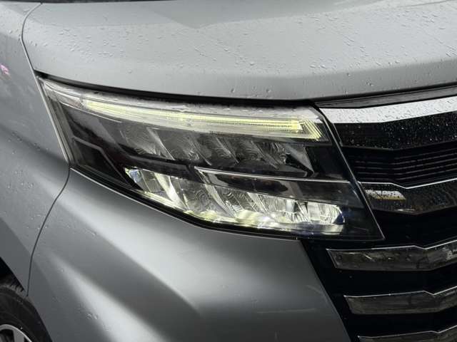 当社の展示車は、展示前に当社指定工場にて入念な点検をさせていただき、厳しいチェック項目をパスした車両のみを販売しております。当社の良質な展示車を安心してお選び下さい。