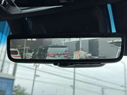 【デジタルミラー】デジタルインナーミラーを装備しております！！後方の視界が広がり安全性が向上しております！！！夜間でも、しっかりと映像が見られるようになっておりますので、重宝される装備の一つですね！！