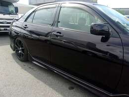 外装には、目立つようなヘコミ、ガリ傷も無い、大変良好な状態が維持されております！禁煙車の走行距離も、実走行62000キロの車両になります！