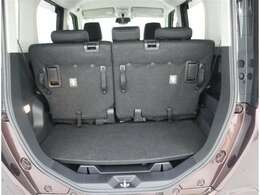 リヤシートを格納するとスペースアップが可能です。荷物も広々と置けて大変使いやすいです。
