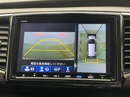 【マルチビューカメラシステム】まるでクルマを真上から見下ろしたかのような視点で駐車をサポートします！クルマの斜め後ろや真横など、前後左右の4つのカメラの映像が合成されて、モニターに映し出されます。
