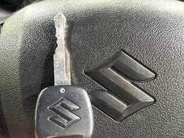 【キーレス】少し離れた場所からでもボタン一つでドアの開錠・施錠ができるのでとっても便利！ドアの鍵穴周りに傷をつけることもありません♪