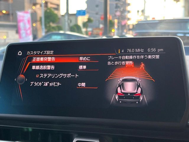 【プリクラッシュセーフティ】前方の車両等を検知し、衝突しそうな時は警報で注意を促し、ブレーキを踏む力をサポート。ブレーキを踏めなかった場合は衝突被害軽減ブレーキが作動、衝突回避をサポートします。