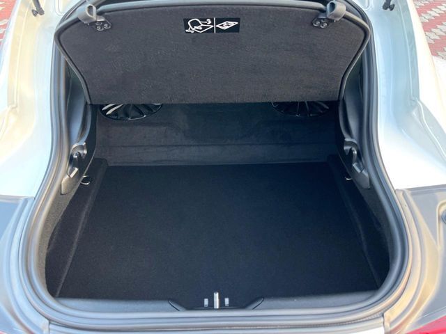 普段のお買い物や通勤、送迎等に十分な荷室スペースを確保しております。