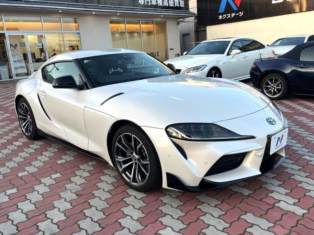 大好評のボディコーティング「弾スプラッシュコート」もご納車までに施工可能。通常のガラスコートと異なる、耐久年数6年の無機質ガラスコーティングが、ボディをキレイな状態に保ってくれます。