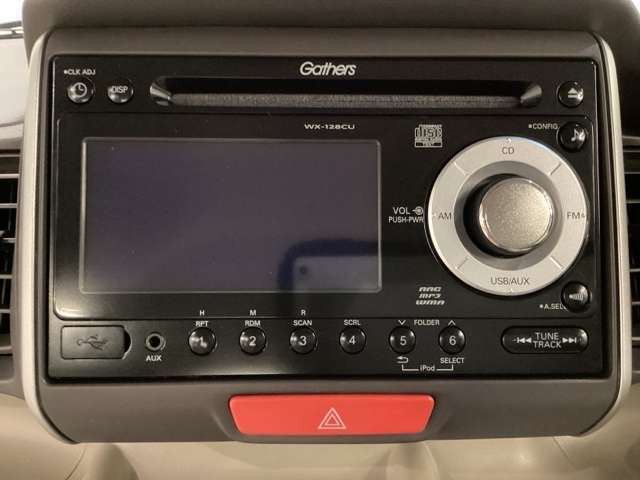 純正CD・USBコンポにはCD再生のほかに、AUX入力端子・USB端子がついてますので外部入力から音楽などを楽しめます。