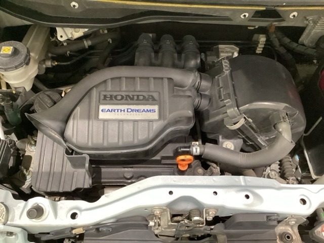 ホンダスタッフがしっかり整備して保証付きにてお渡し致します。エンジンルーム＆室内ルームともにクリーニング済みで清潔です。快適なドライブをお楽しみください。