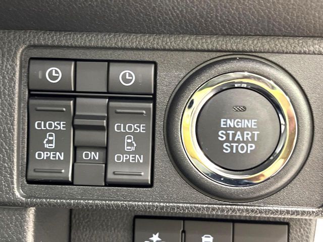 【両側パワースライドドア】スマートキーや運転席のスイッチで後席両側スライドドアの開閉が可能♪電動だから力を入れてドアを開ける必要が無く、小さなお子様でも簡単に開け閉めでき快適です♪