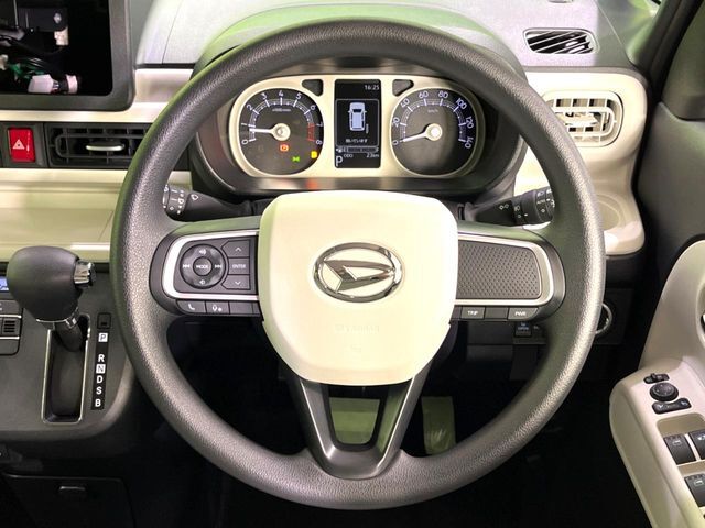 【ステアリングスイッチ】運転中、前方から目線をそらすことなく、オーディオ等の操作が可能な便利機能！安心＆快適なドライブを演出してくれます♪