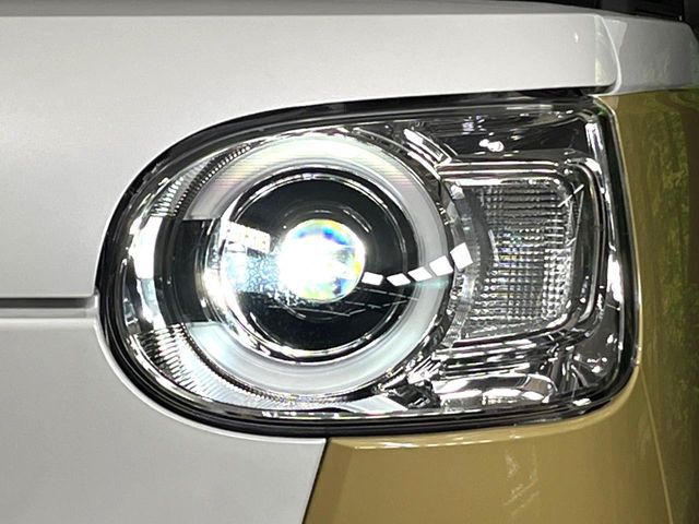 【LEDヘッドライト】悪天候や夜間走行時も良好な視界を確保し安心して運転できる高輝度LEDヘッドライトを装備！点灯速度が早く、消費電力も抑えられています。