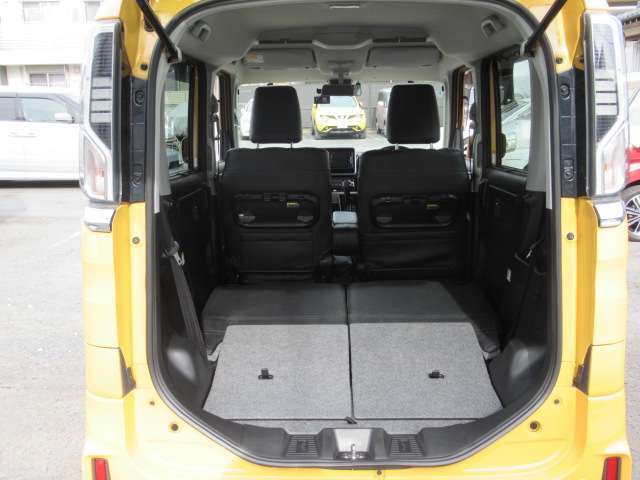セカンドシートを自由にアレンジすることで荷物を乗せたり友人や家族とドライブや旅行にお出かける事も可能になります♪その時々の状況に応じてシートアレンジができるのも軽自動車の魅力ですね♪
