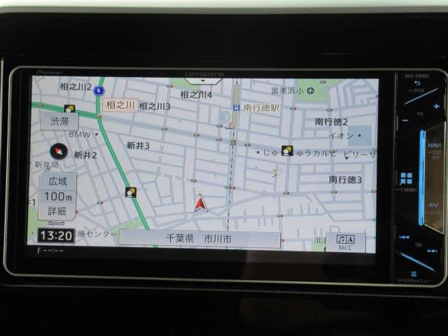 【カーナビ】今では必需品の一つともなっております、カーナビ搭載車となります！旅行やドライブの際にお気に入りの音楽を聴きながらカーナビの使用が出来ますので、快適なカーライフをお過ごし頂けます♪