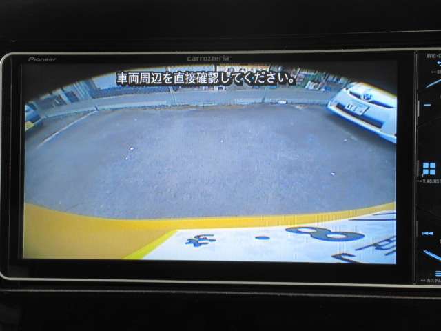 【カーナビ】今では必需品の一つともなっております、カーナビ搭載車となります！旅行やドライブの際にお気に入りの音楽を聴きながらカーナビの使用が出来ますので、快適なカーライフをお過ごし頂けます♪