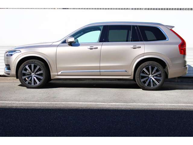 ボルボのSUV・XC90は、安全性と快適性をバランスよく保ったモデルです。アルティメットグレードはラグジュアリーグレードです。