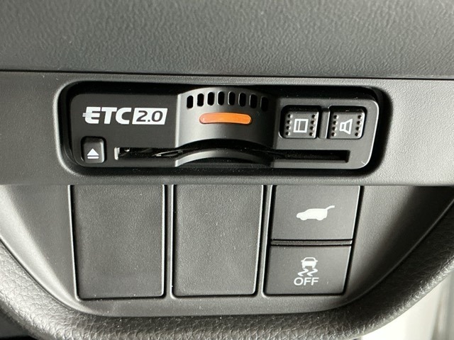 ETC2.0装備車です。高速道路の渋滞情報や静止画像提供などをナビとリンクして画面でお知らせします。また、高速道路の一時退出対象インターでは料金据え置きで一時退出もできます