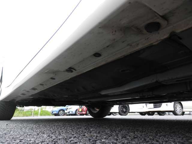 下回りもご覧の通り綺麗な状態です。もちろんご納車前に入念な点検をさせて頂きます。
