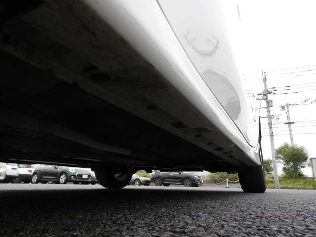 下回りもご覧の通り綺麗な状態です。もちろんご納車前に入念な点検をさせて頂きます。