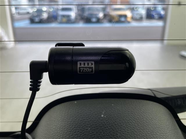 【ドライブレコーダー】映像・音声などの運転中の記録を残します。事故などを起こした起こされた時の証拠になりえますので、もしも時でも安心ですね。