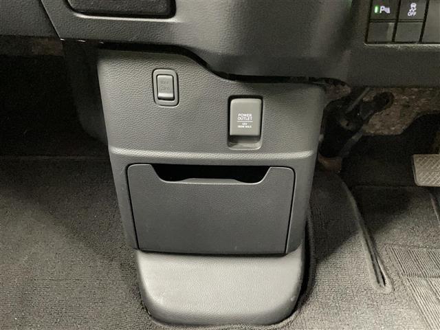 【後部座席操作部】後部座席を快適に過ごしていただくための便利な装備が付いています！