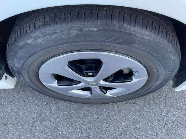 タイヤの状態はご覧のとおりです。