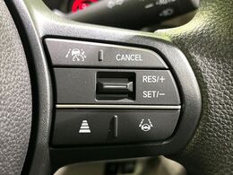 【アダプティブクルーズコントロール】高速道路での長距離走行が楽に！！自動で速度を保つクルーズコントロールが、衝突軽減システムと連携し、前方の車両を感知して車間を保つように速度調節してくれます！！