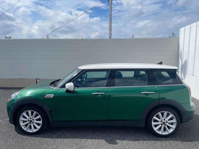 ご納車前には、MINIを熟知したメカニックによる100項目の点検・整備を行います。不具合箇所、交換時期に達している部品に関しましては、全て当社負担で交換してからのご納車となります。