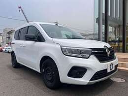 プレスラインがカッコよさを際立たせています。