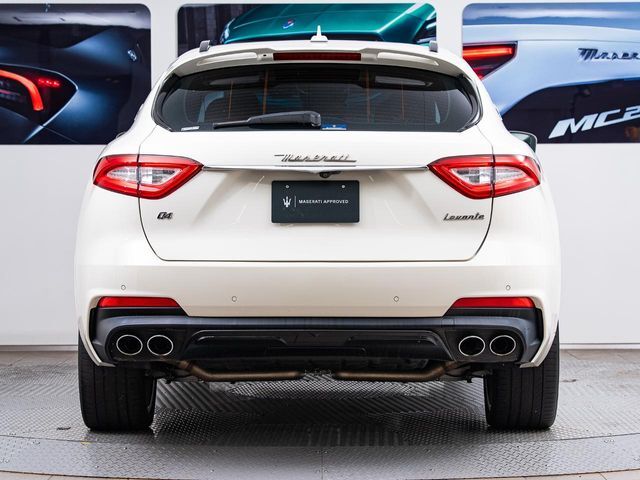 もちろんサラウンドビューモニター+パークセンサーを搭載。駐車時の不安を軽減。