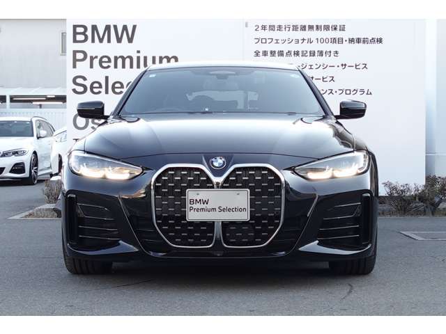 BMWの代名詞の【キドニーグリル】グリルが腎臓のように見えるので【キドニー】と呼ばれるようになりました。一目見ただけでBMWであると認識できる確固たるアイコンとして存在感を放ちます。