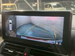 【全周囲モニター】を装備しております。リアの映像がカラーで映し出されますので日々の駐車も安心安全です。