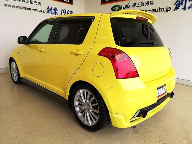 セットオプション装着車　純正レカロシート　HIDライト　サイド＆カーテンエアバック　SUZUKIスポーツエアロ＆マフラーキット　タナベ車高調も付いてます　どれも嬉しい装備品ですね♪