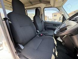 ハンドル周りです。ハンドルのスレ、汚れをご確認ください。