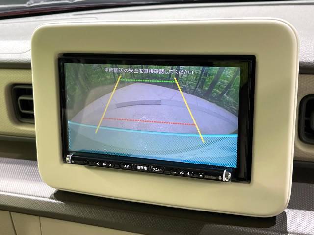 【バックカメラ】駐車時に後方がリアルタイム映像で確認できます。大型商業施設や立体駐車場での駐車時や、夜間のバック時に大活躍！運転スキルに関わらず、今や必須となった装備のひとつです！